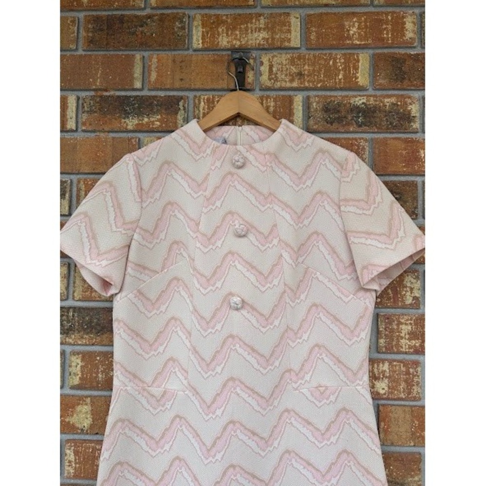 Vintage Lampl Pink Chevron Mod Shift Dress Short Sleeve Mock Neck 60s Retro - Picture 3 of 7